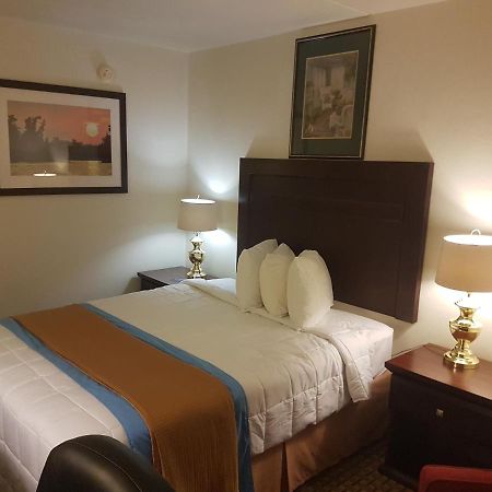 Ba Hotel Red Deer Esterno foto