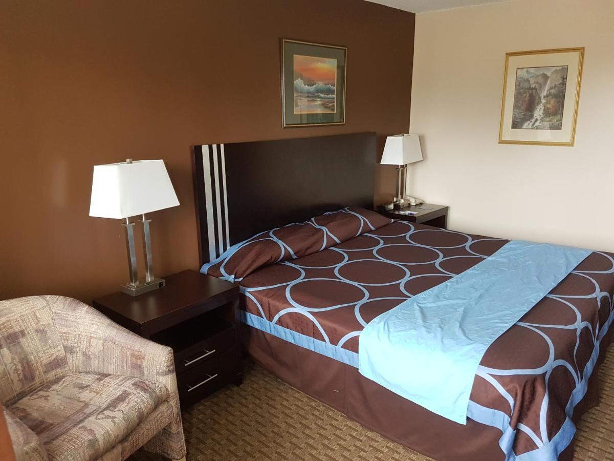 Ba Hotel Red Deer Esterno foto