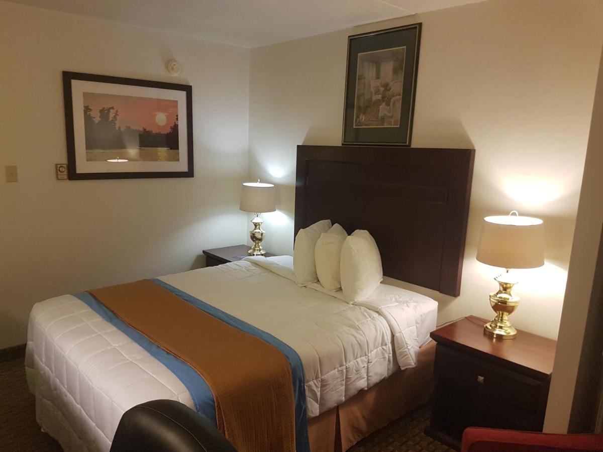 Ba Hotel Red Deer Esterno foto