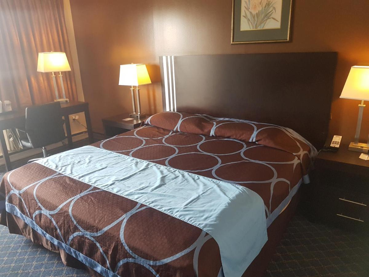 Ba Hotel Red Deer Esterno foto
