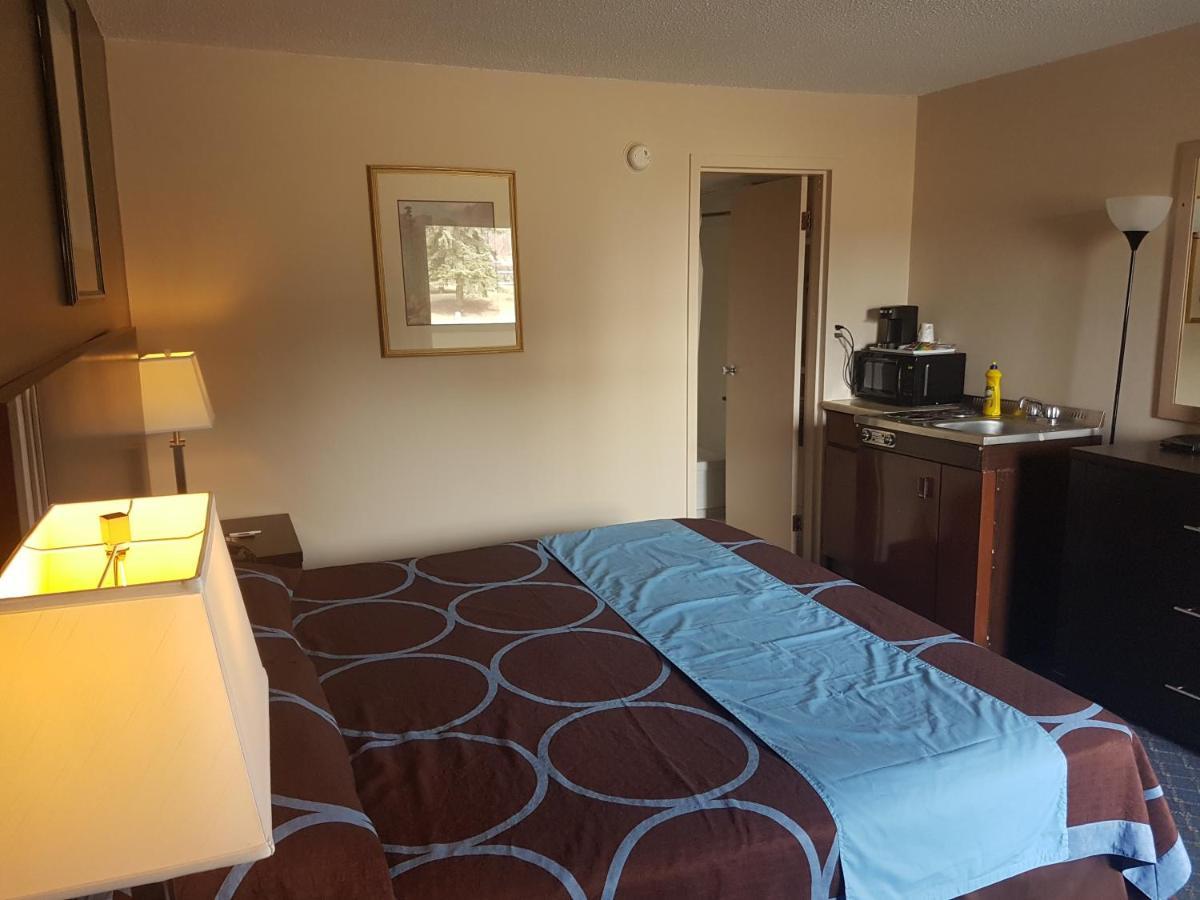 Ba Hotel Red Deer Esterno foto