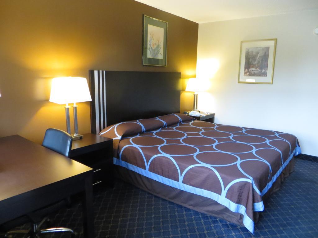 Ba Hotel Red Deer Esterno foto