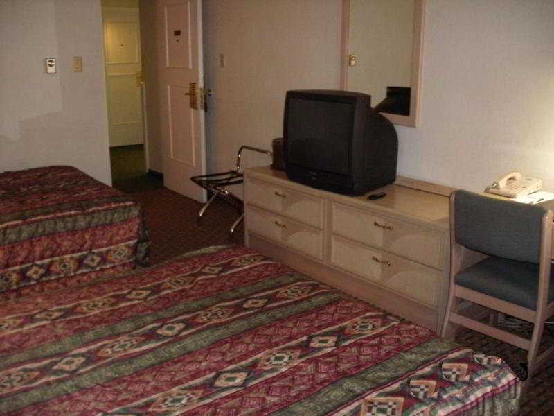 Ba Hotel Red Deer Esterno foto