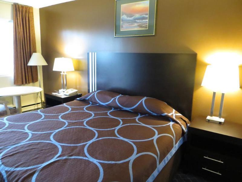 Ba Hotel Red Deer Esterno foto