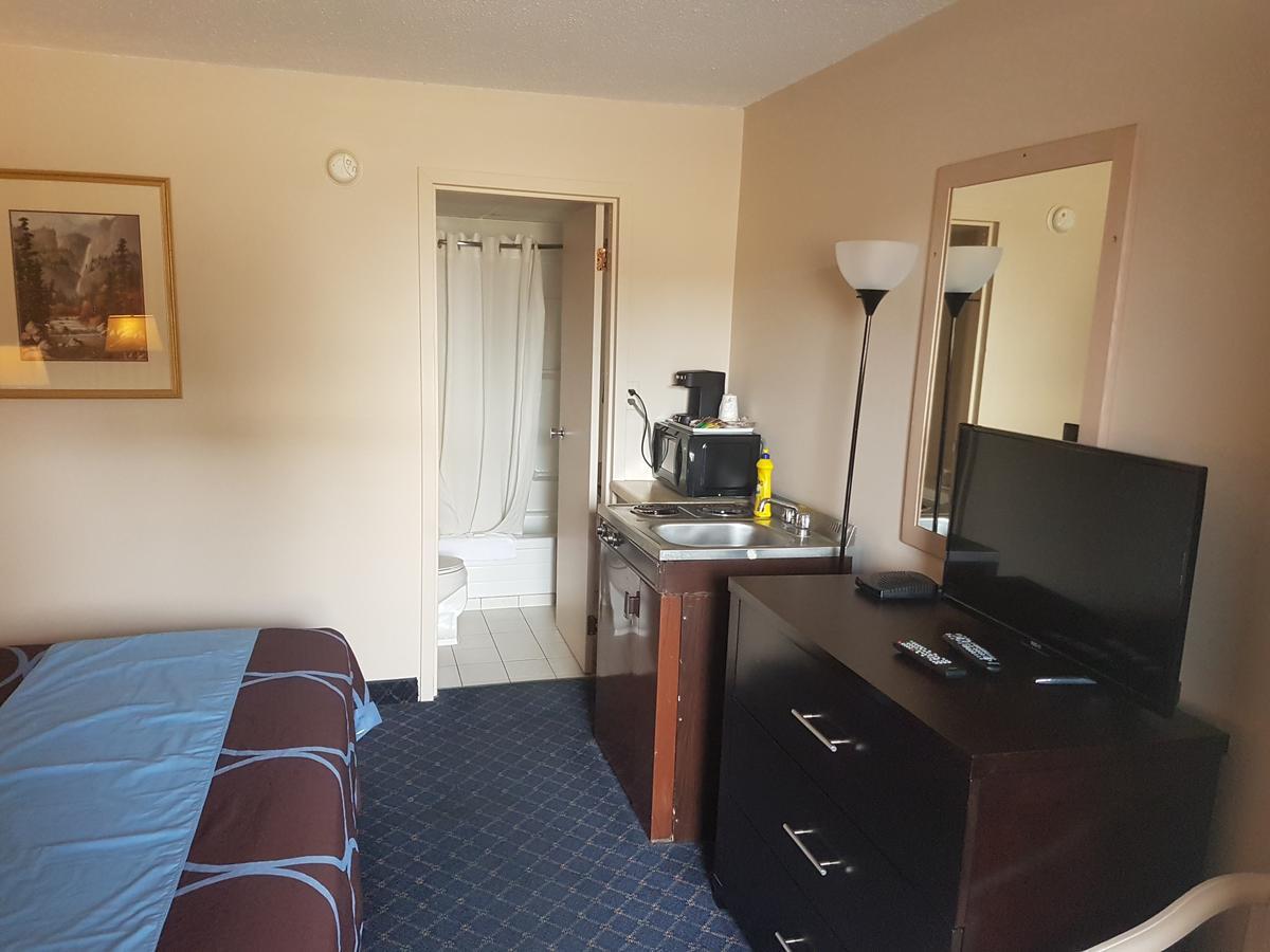 Ba Hotel Red Deer Esterno foto