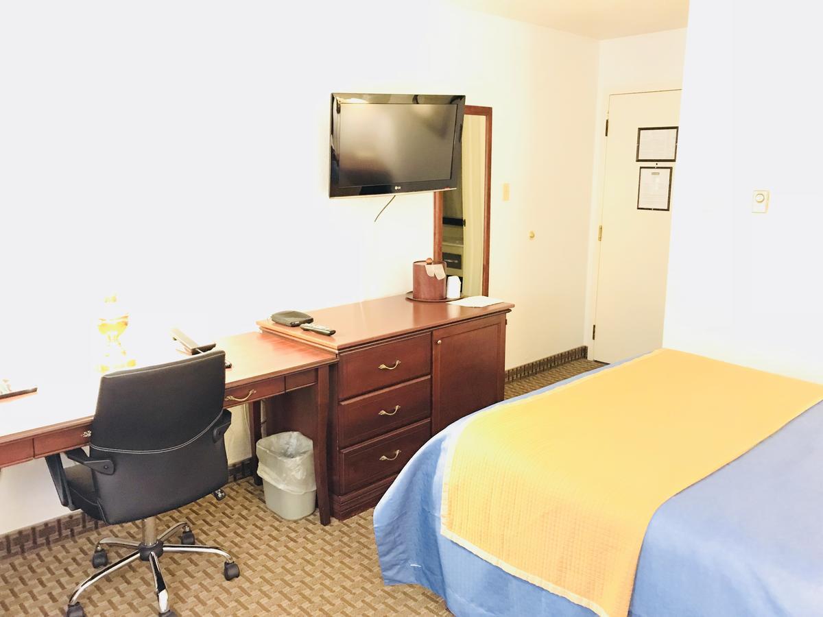 Ba Hotel Red Deer Esterno foto