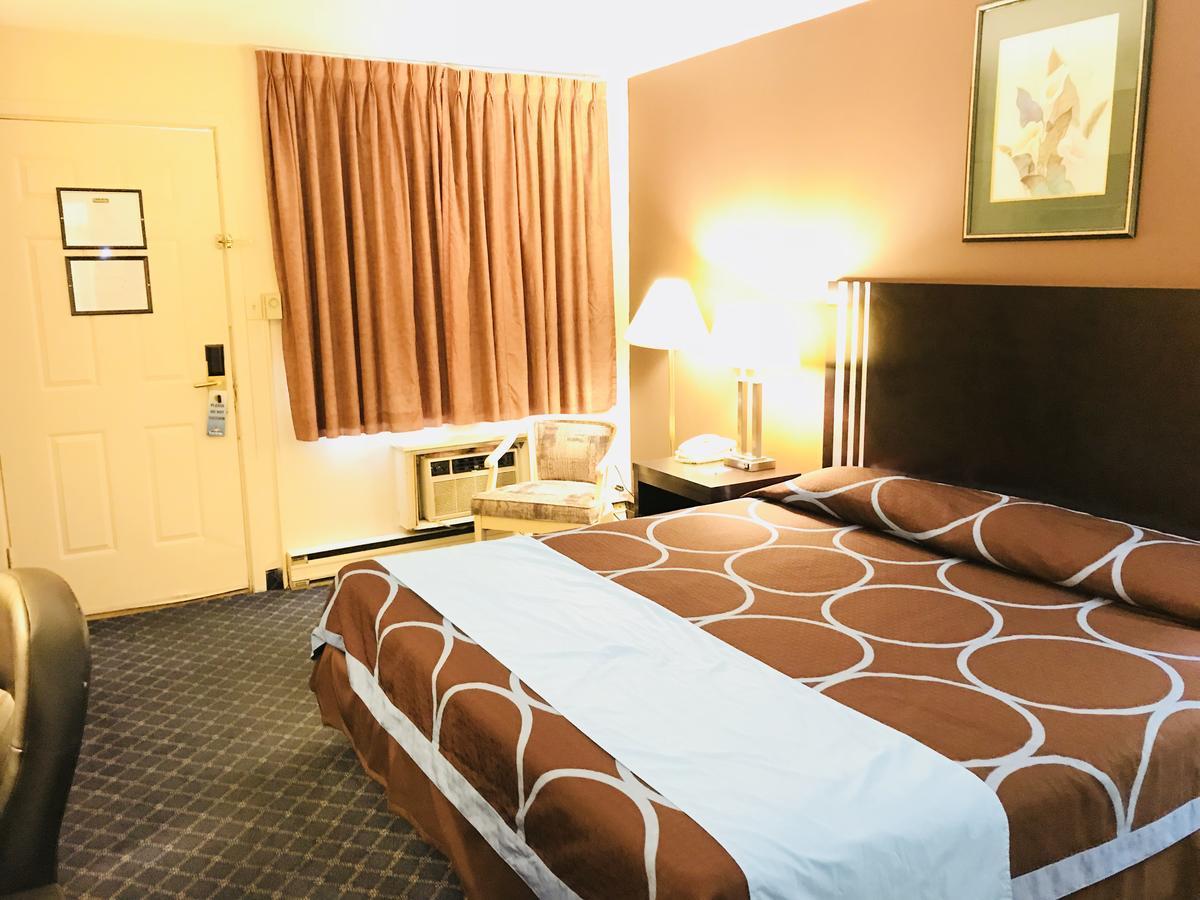 Ba Hotel Red Deer Esterno foto