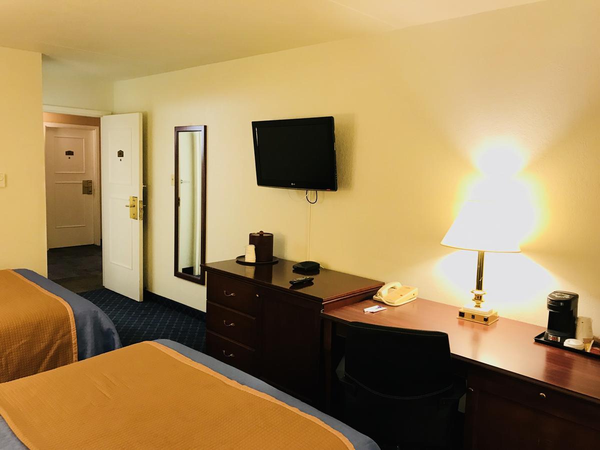 Ba Hotel Red Deer Esterno foto