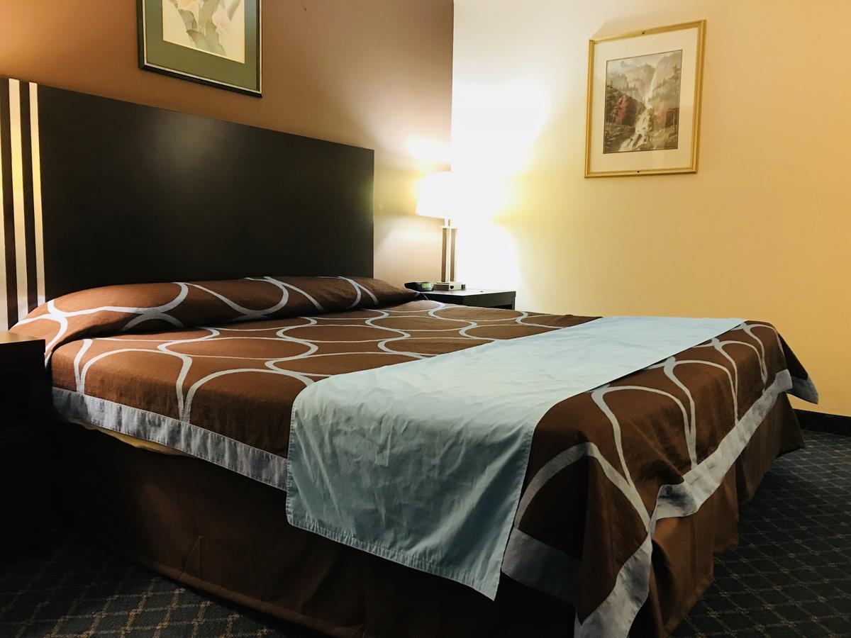 Ba Hotel Red Deer Esterno foto