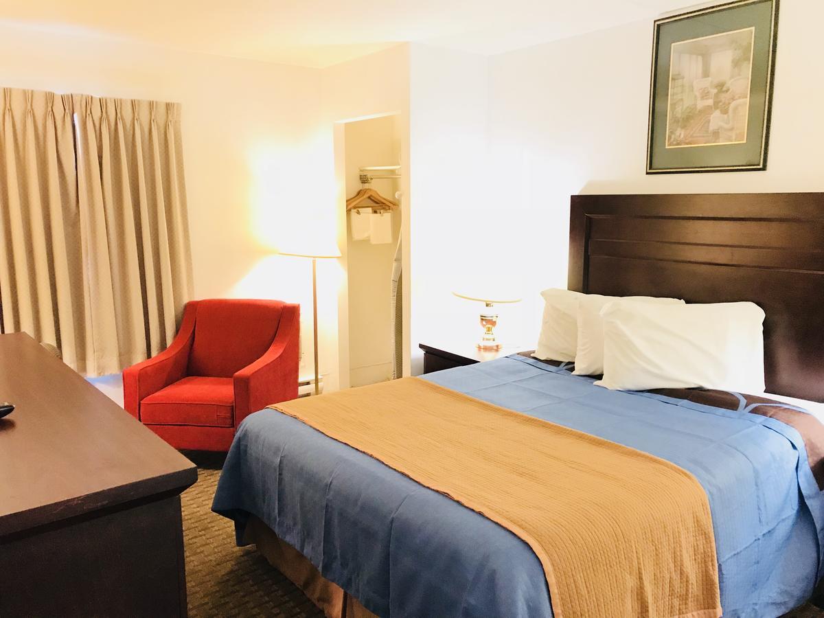Ba Hotel Red Deer Esterno foto