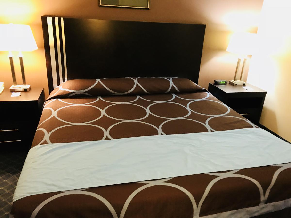 Ba Hotel Red Deer Esterno foto