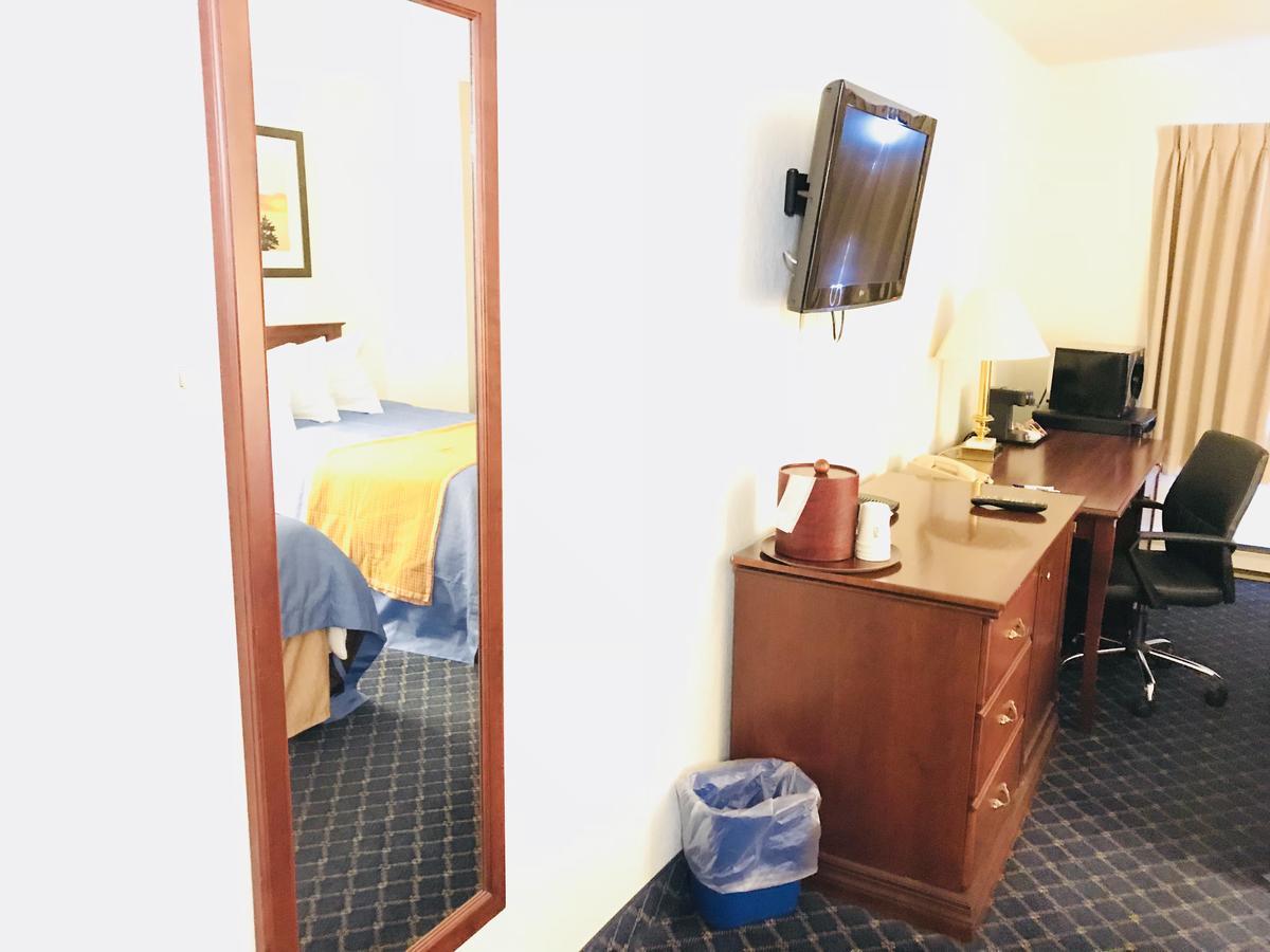 Ba Hotel Red Deer Esterno foto