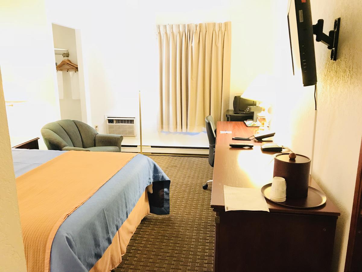 Ba Hotel Red Deer Esterno foto