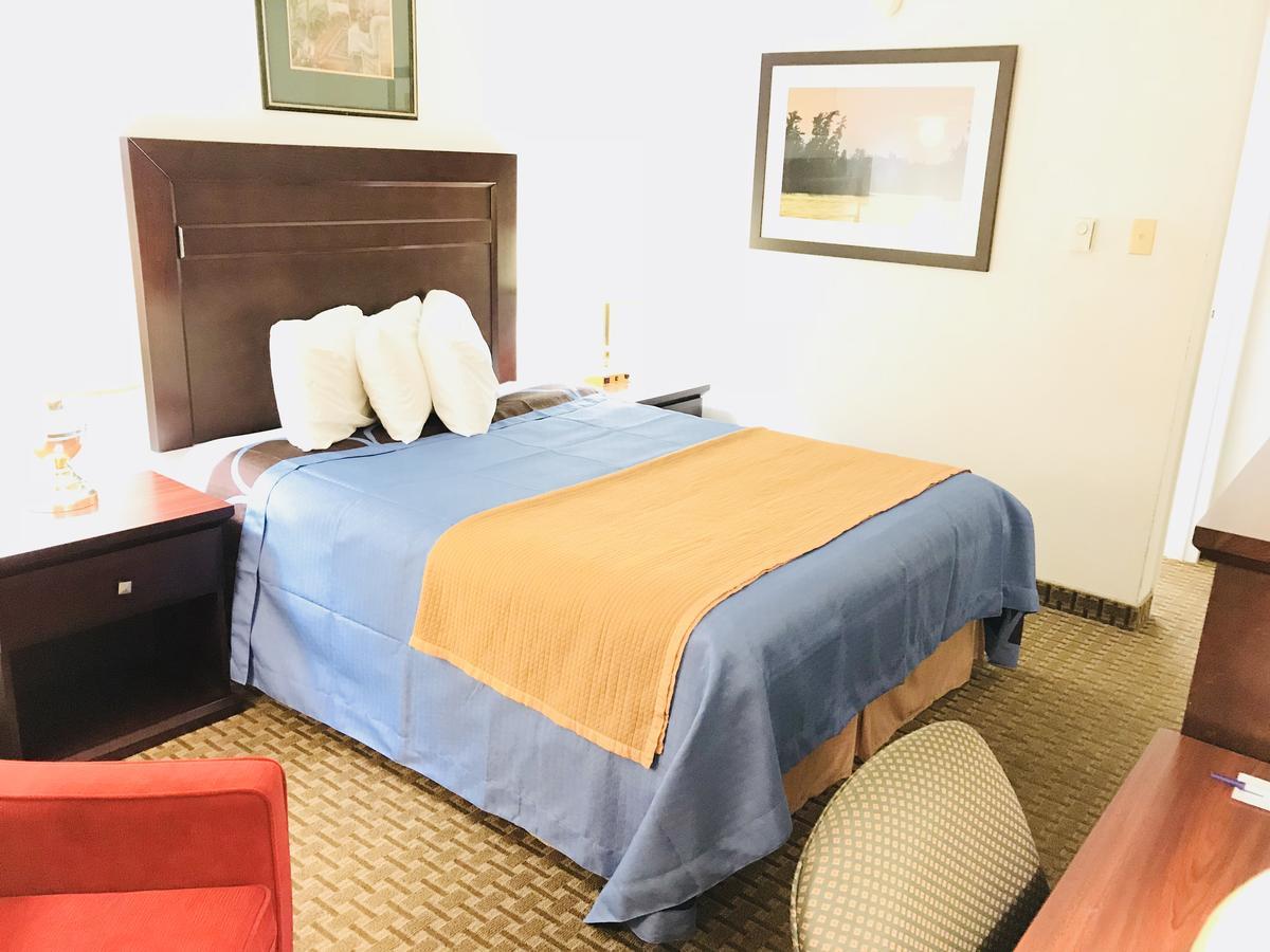 Ba Hotel Red Deer Esterno foto