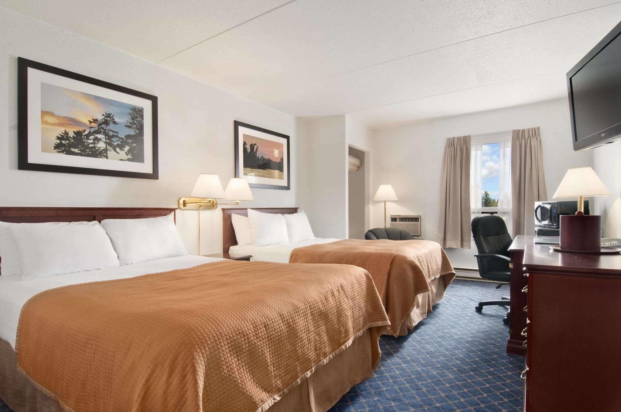 Ba Hotel Red Deer Esterno foto