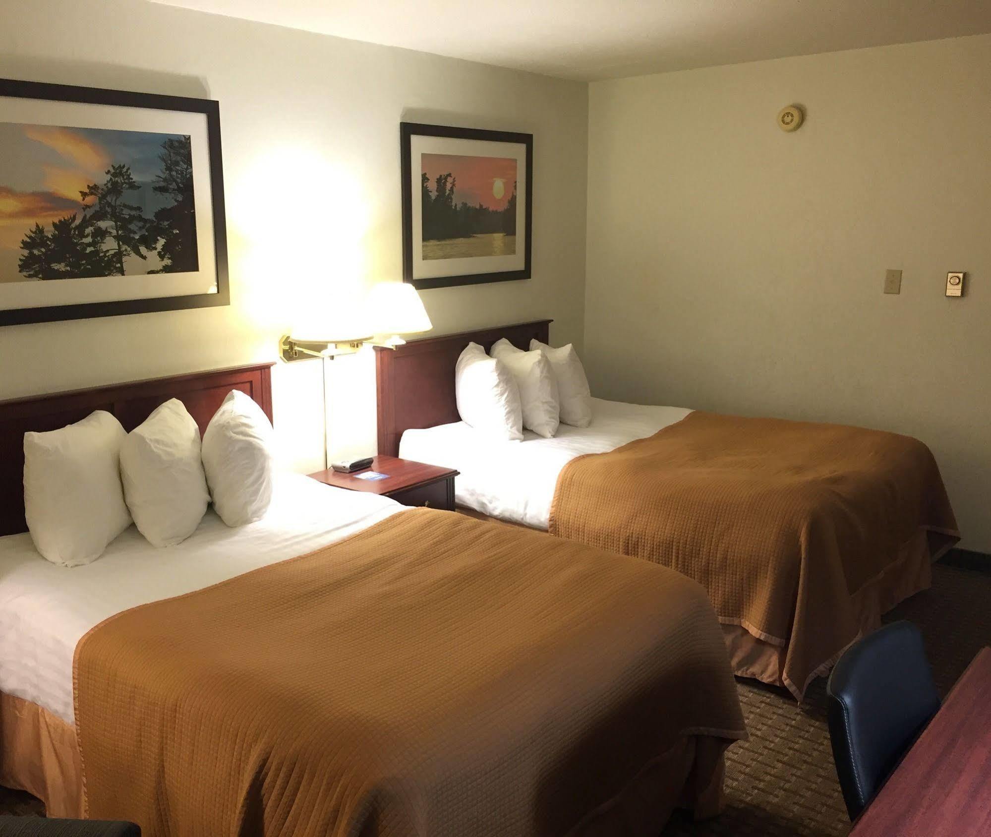Ba Hotel Red Deer Esterno foto