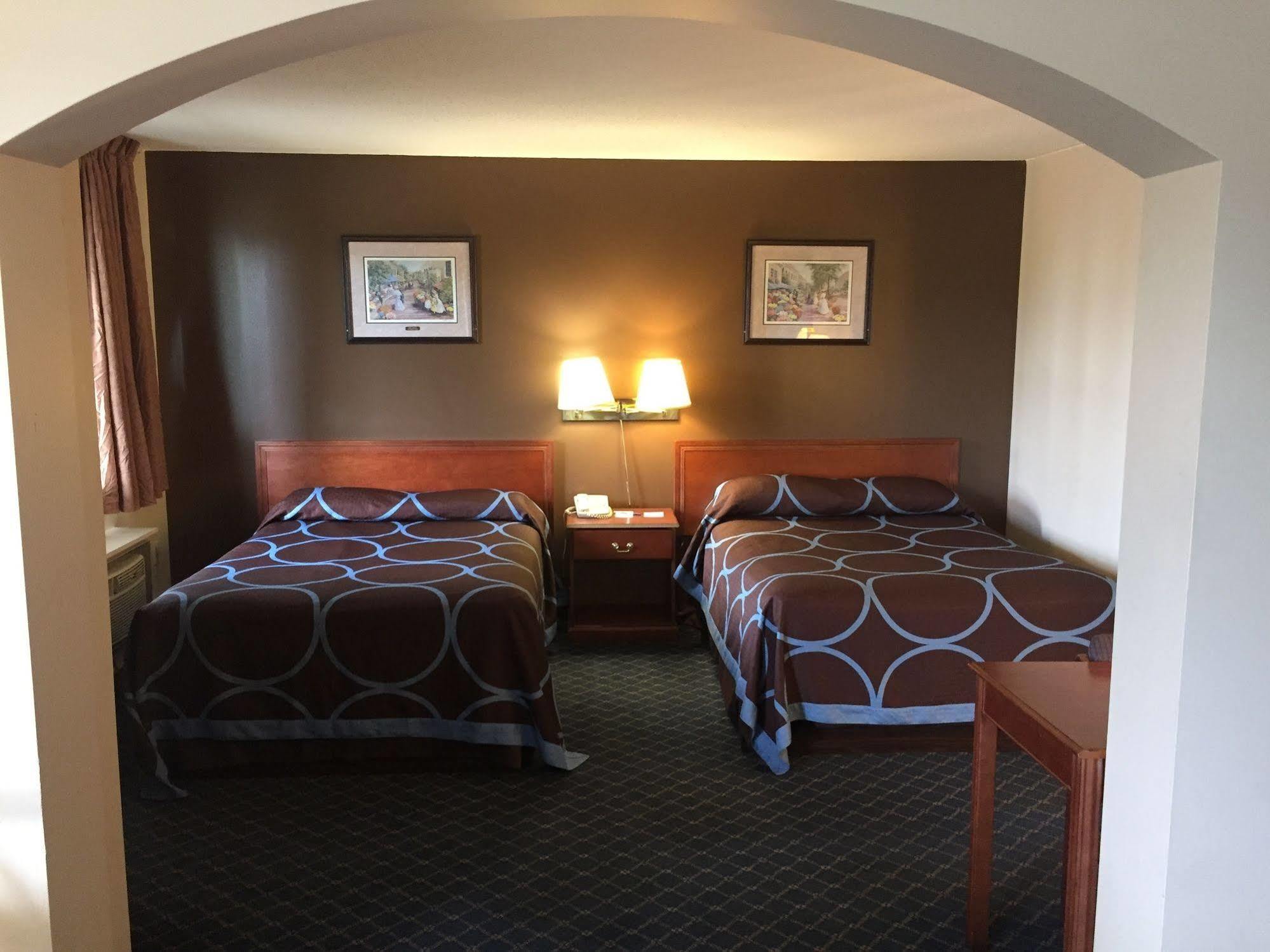 Ba Hotel Red Deer Esterno foto