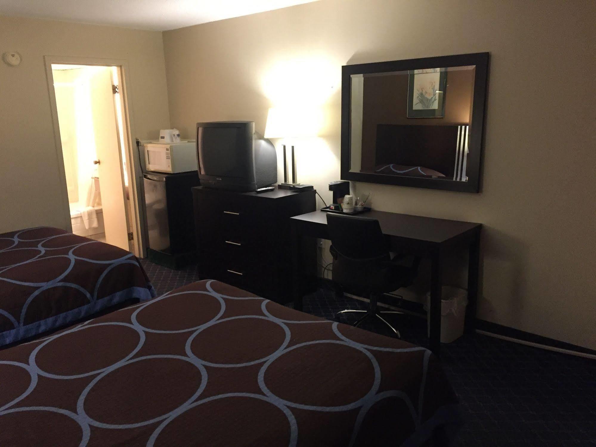 Ba Hotel Red Deer Esterno foto