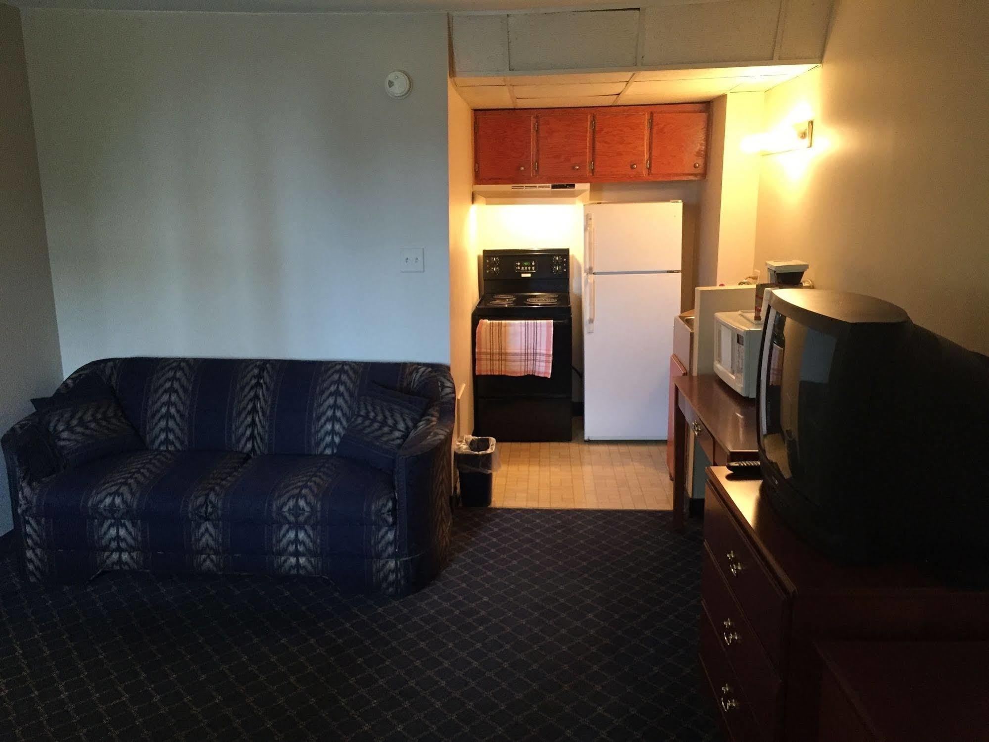 Ba Hotel Red Deer Esterno foto