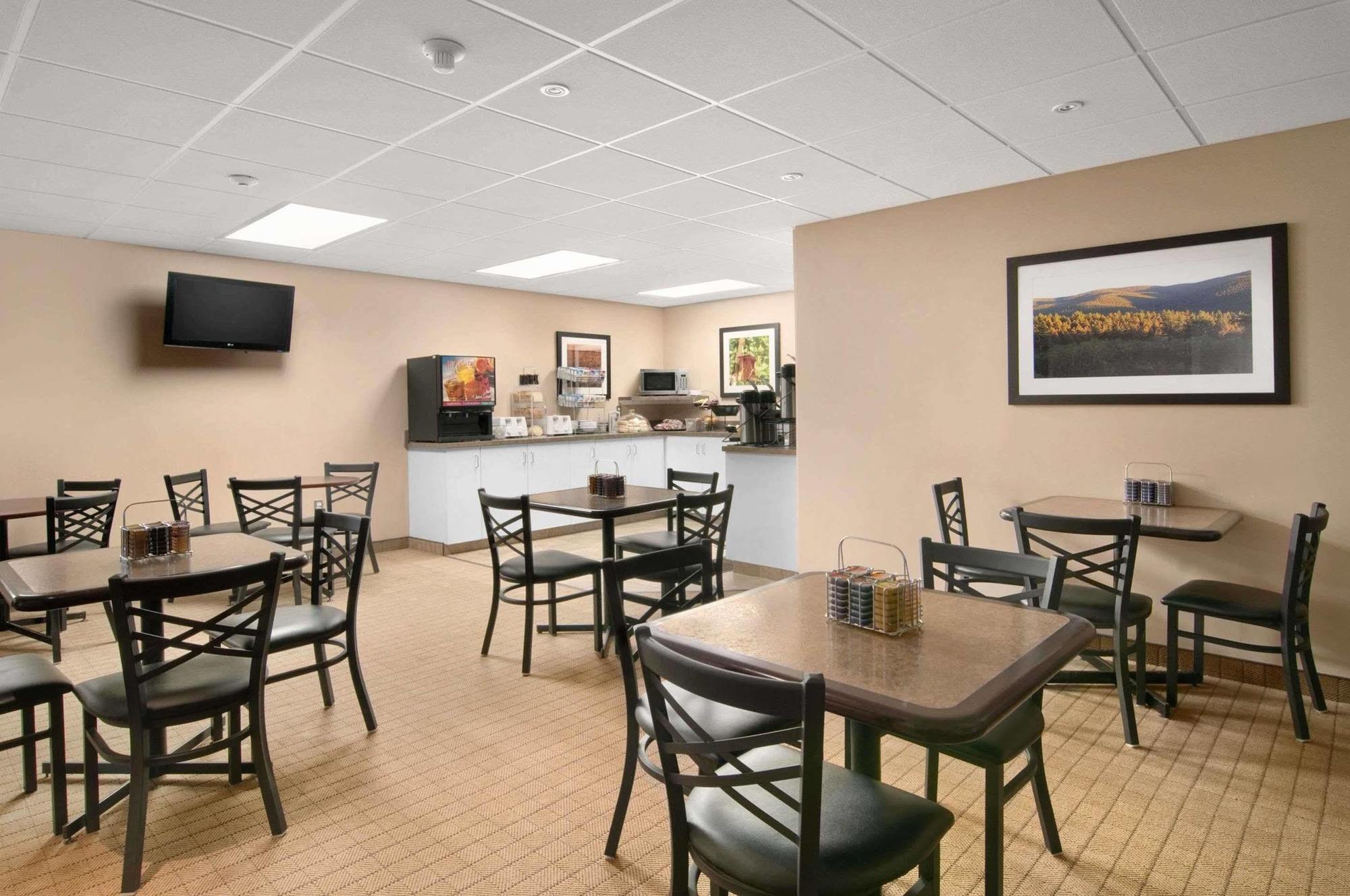 Ba Hotel Red Deer Esterno foto