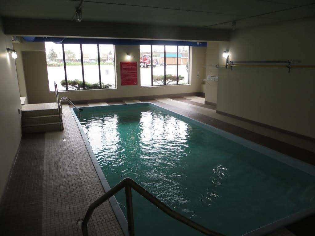 Ba Hotel Red Deer Esterno foto