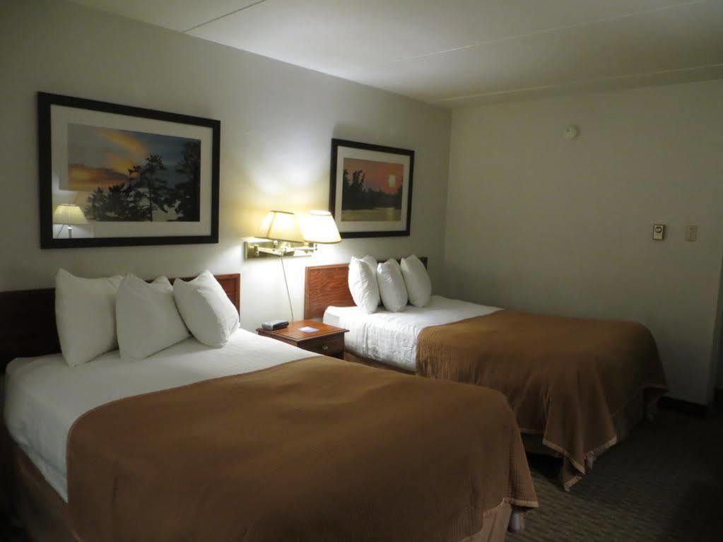 Ba Hotel Red Deer Esterno foto