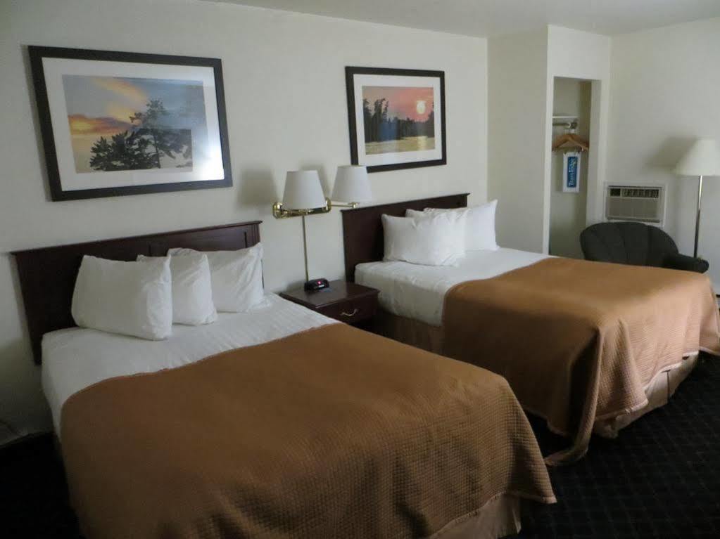 Ba Hotel Red Deer Esterno foto