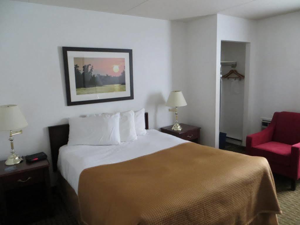Ba Hotel Red Deer Esterno foto
