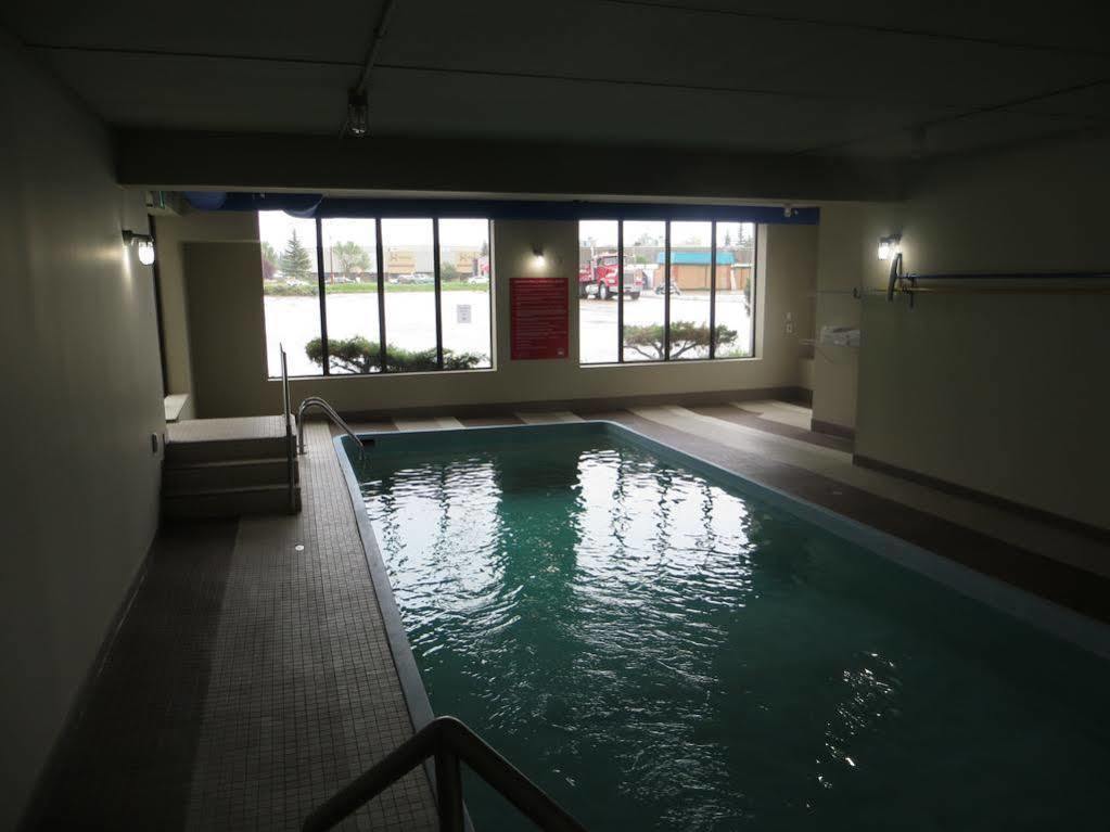 Ba Hotel Red Deer Esterno foto
